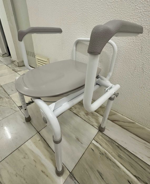 Cadeira Sanitária Izzo Invacare - Nova!