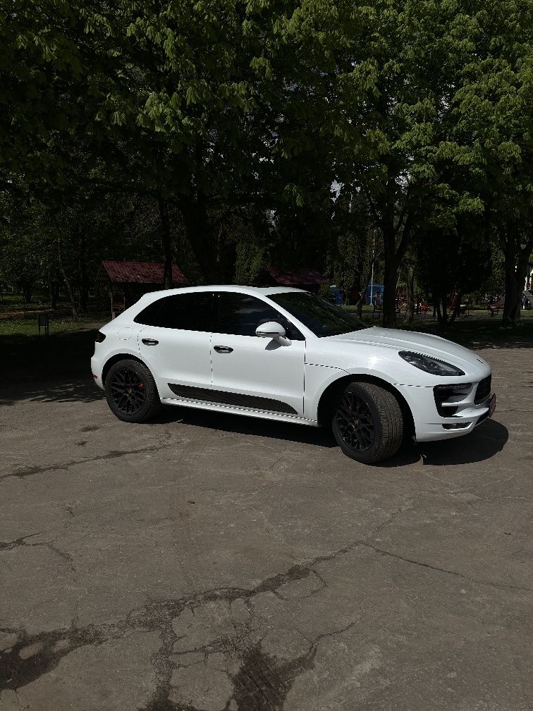 Porsche macan 95b gts 2017