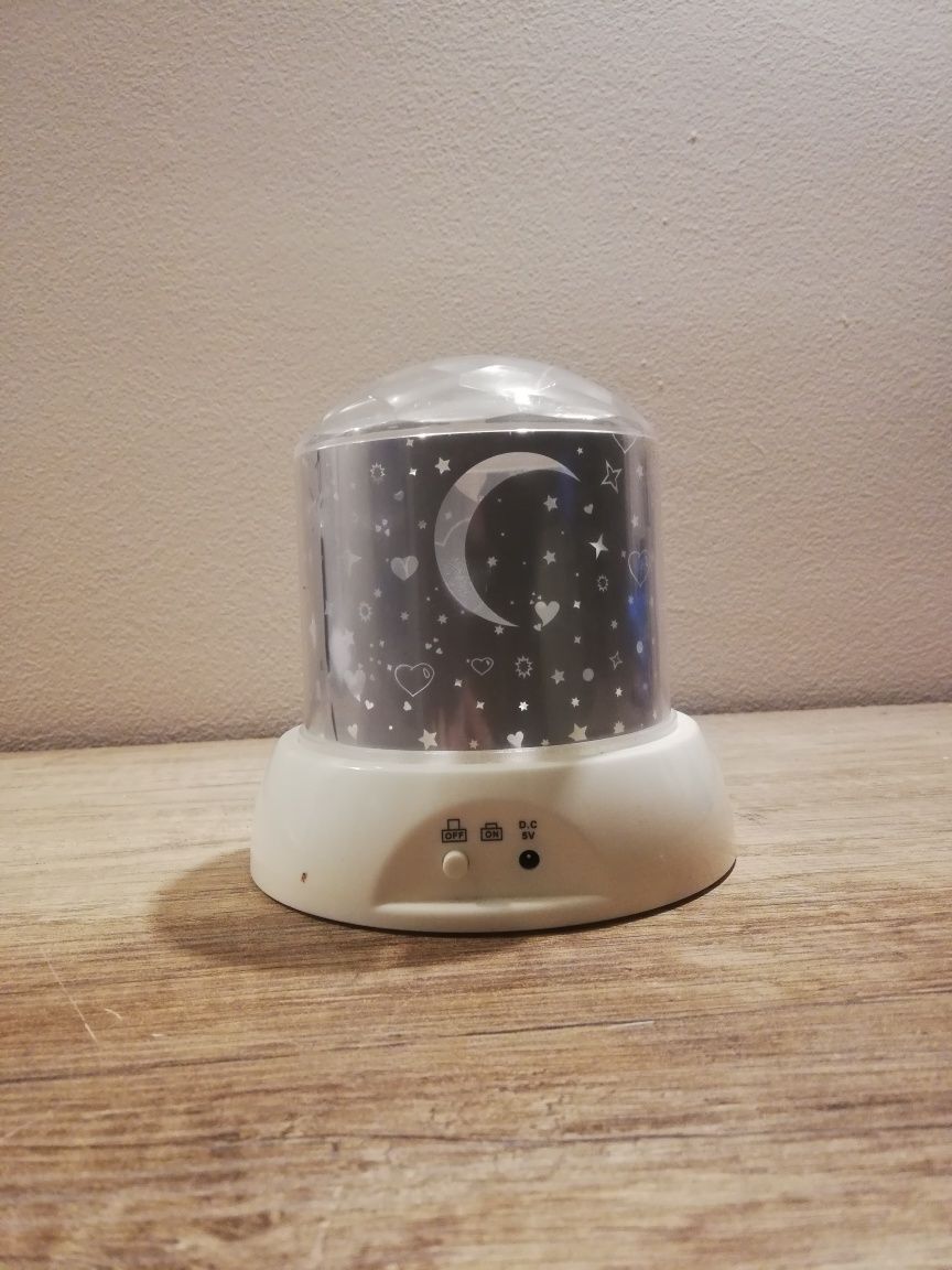 Lampka nocna z projektorem