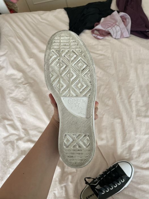 Chuck Taylor All Star com plataforma. Tecido pele.