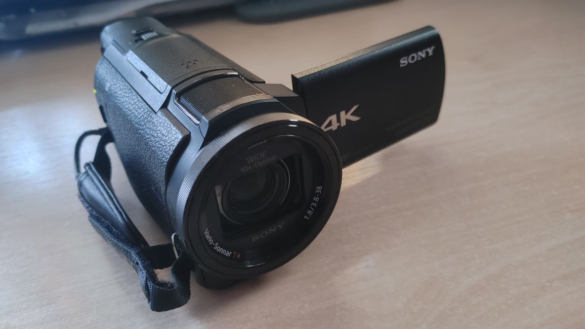 Видеокамера 4К Sony FDR-AX33 + доп. аккум + скоростная SD 256 Гб