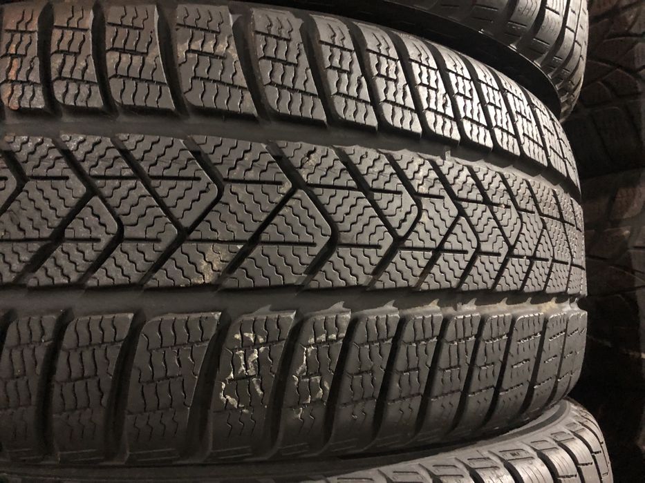 Шини 235/45 19 Pirelli SottoZero 3