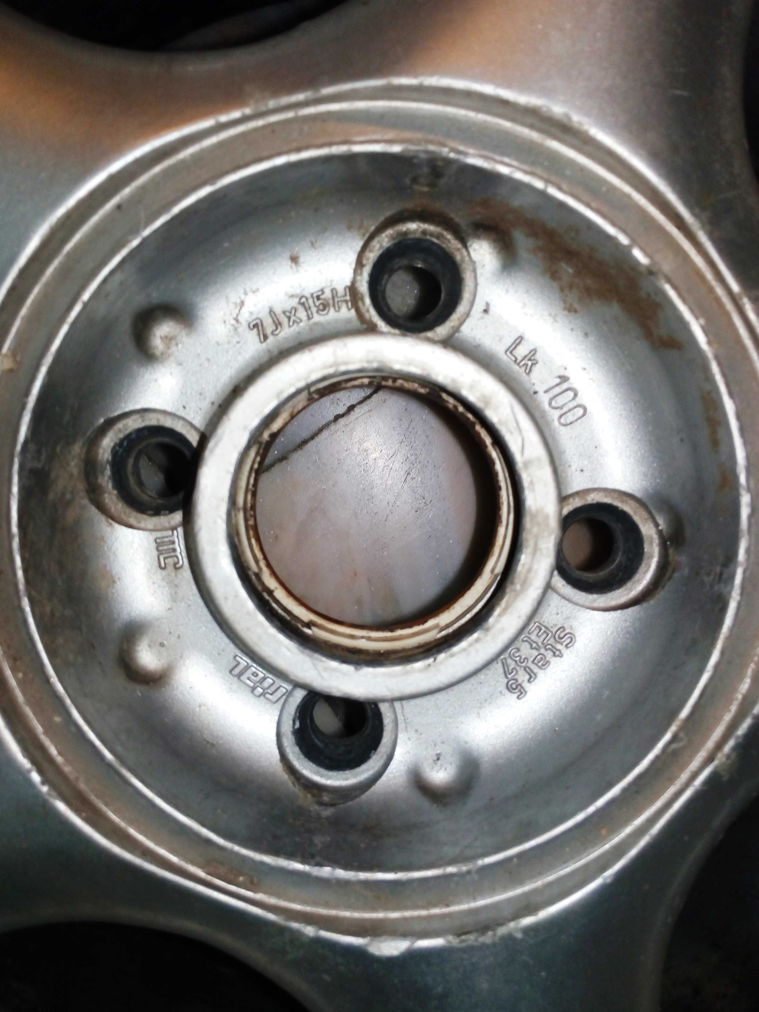 Vendo Volantes e  Pneus com Jante Golf 2