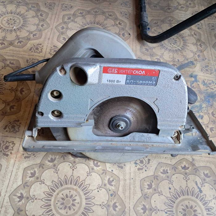 Продам Циркулярка Интерскол 1000вт.