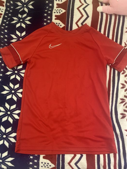 Спортивные футболки Nike Adidas ASICS