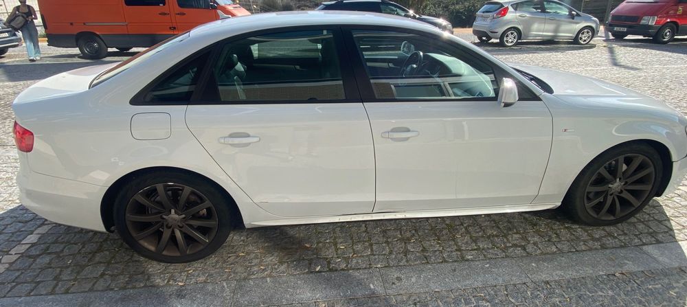 Audi A4 - 2.0 TDI 143cv - 2012