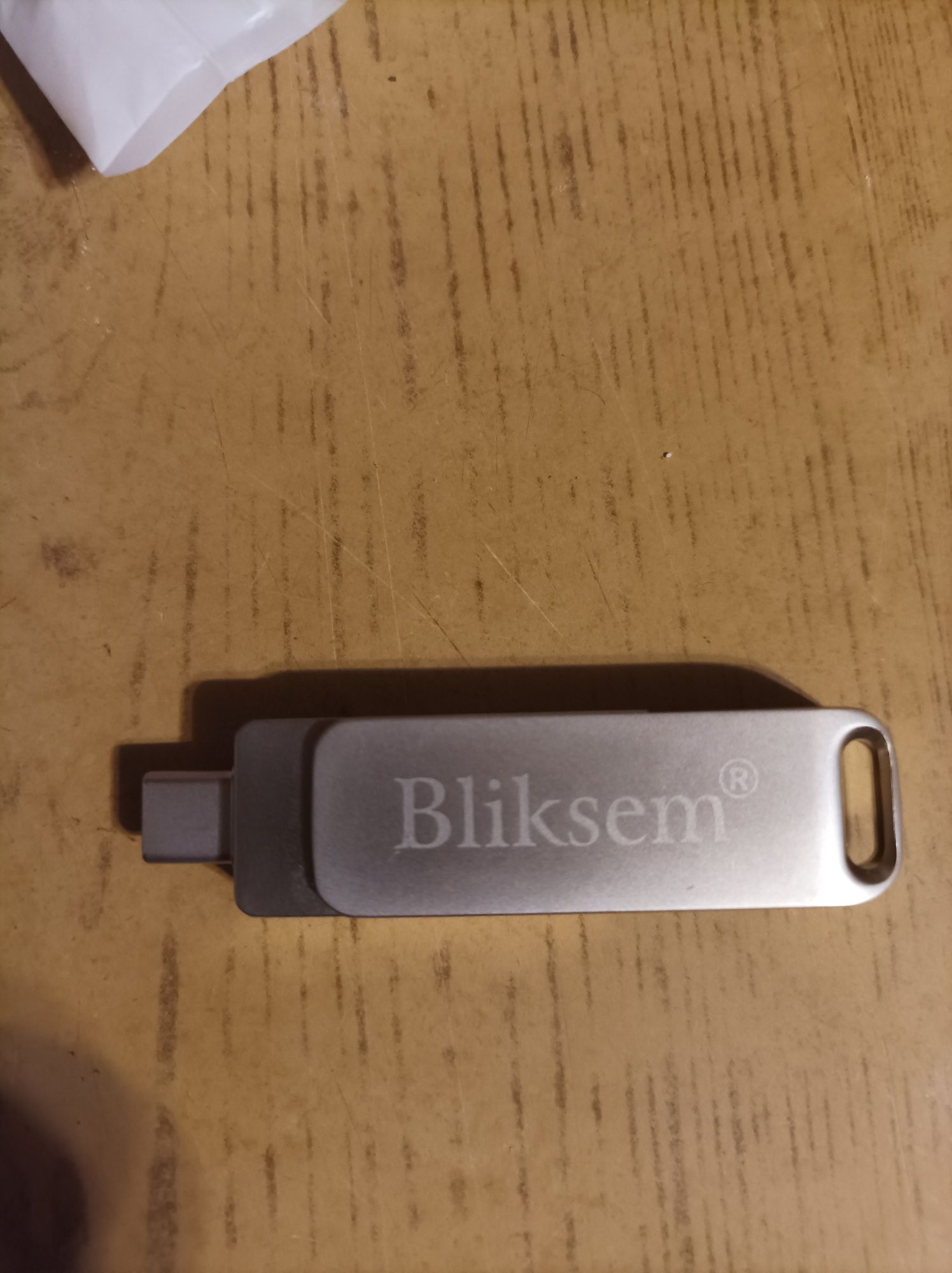 USB 3 в 1 на 64 gb.