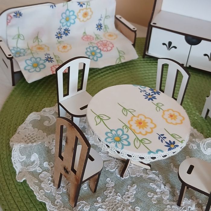 Іграшкові меблі для міні ляльок