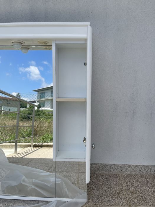 Mobilia para casa de banho, em muito bom estado