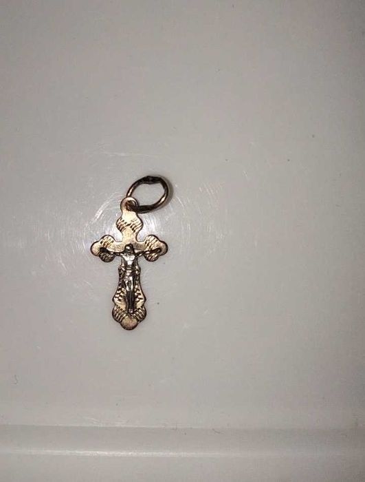 Золотий хрест з розп'яттям