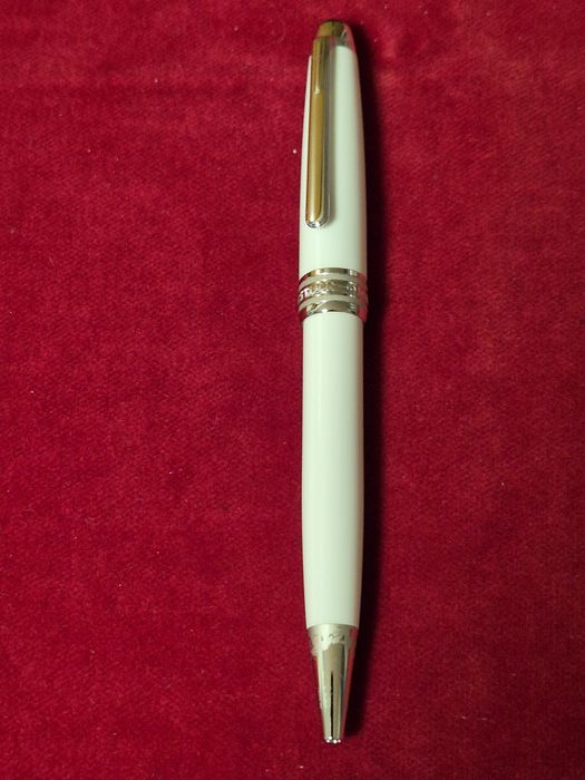 Montblanc Meisterstuck tribute to the Mont Blanc.