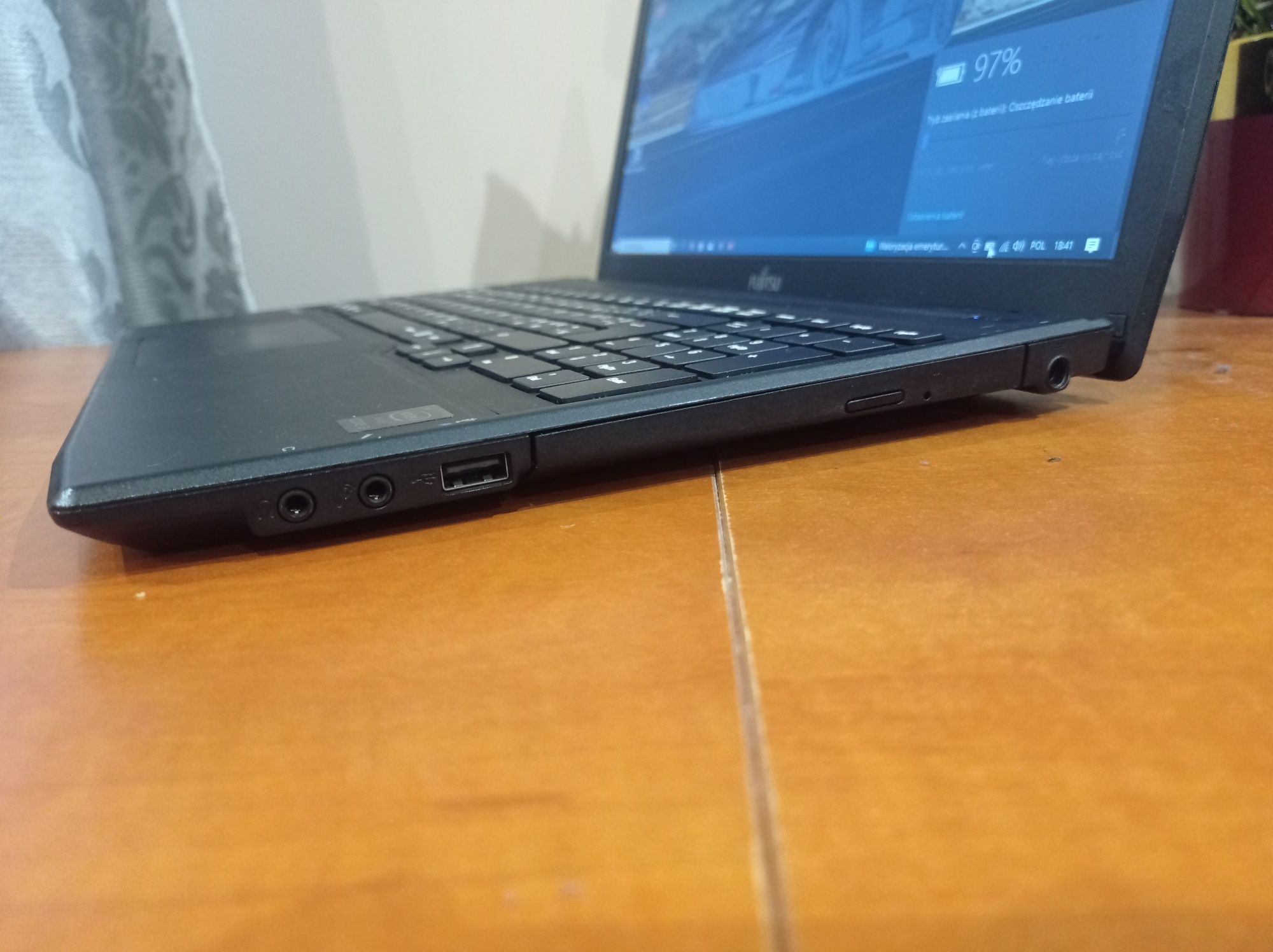 Fujitsu A514 - i3-4005/250gb/8gb/intel hd 4400.