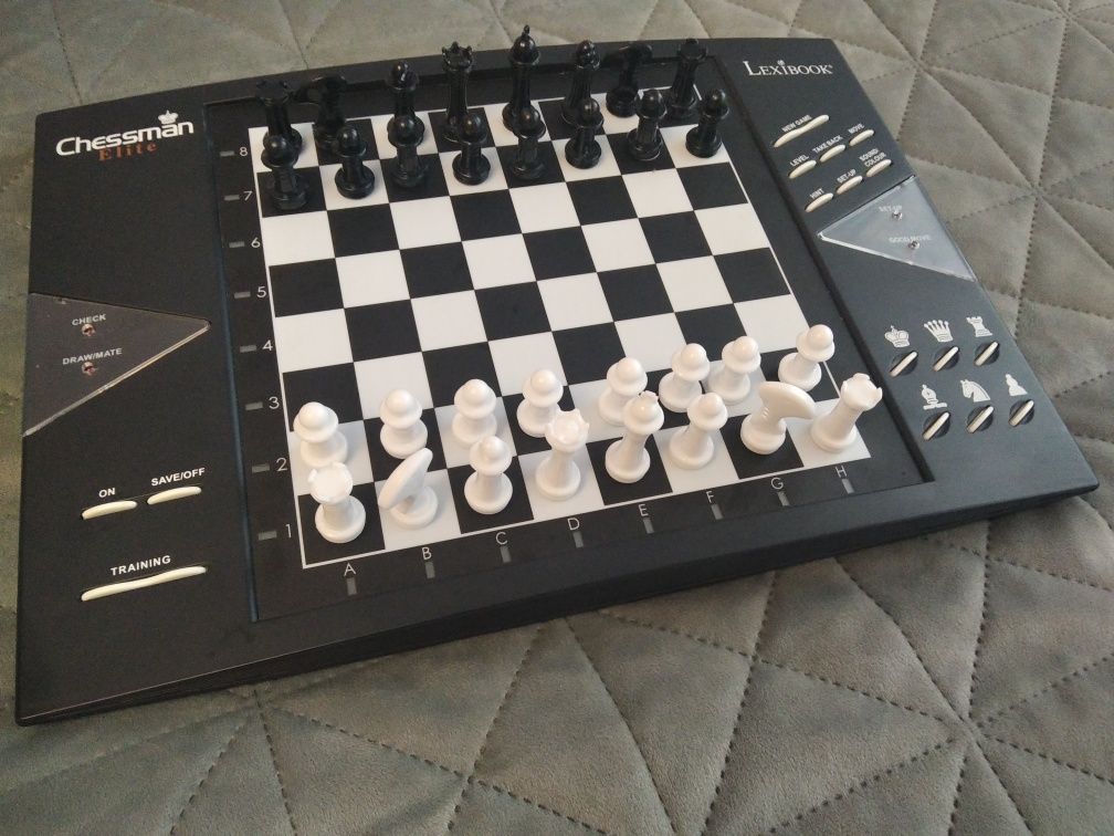 Продається шаховий комп'ютер