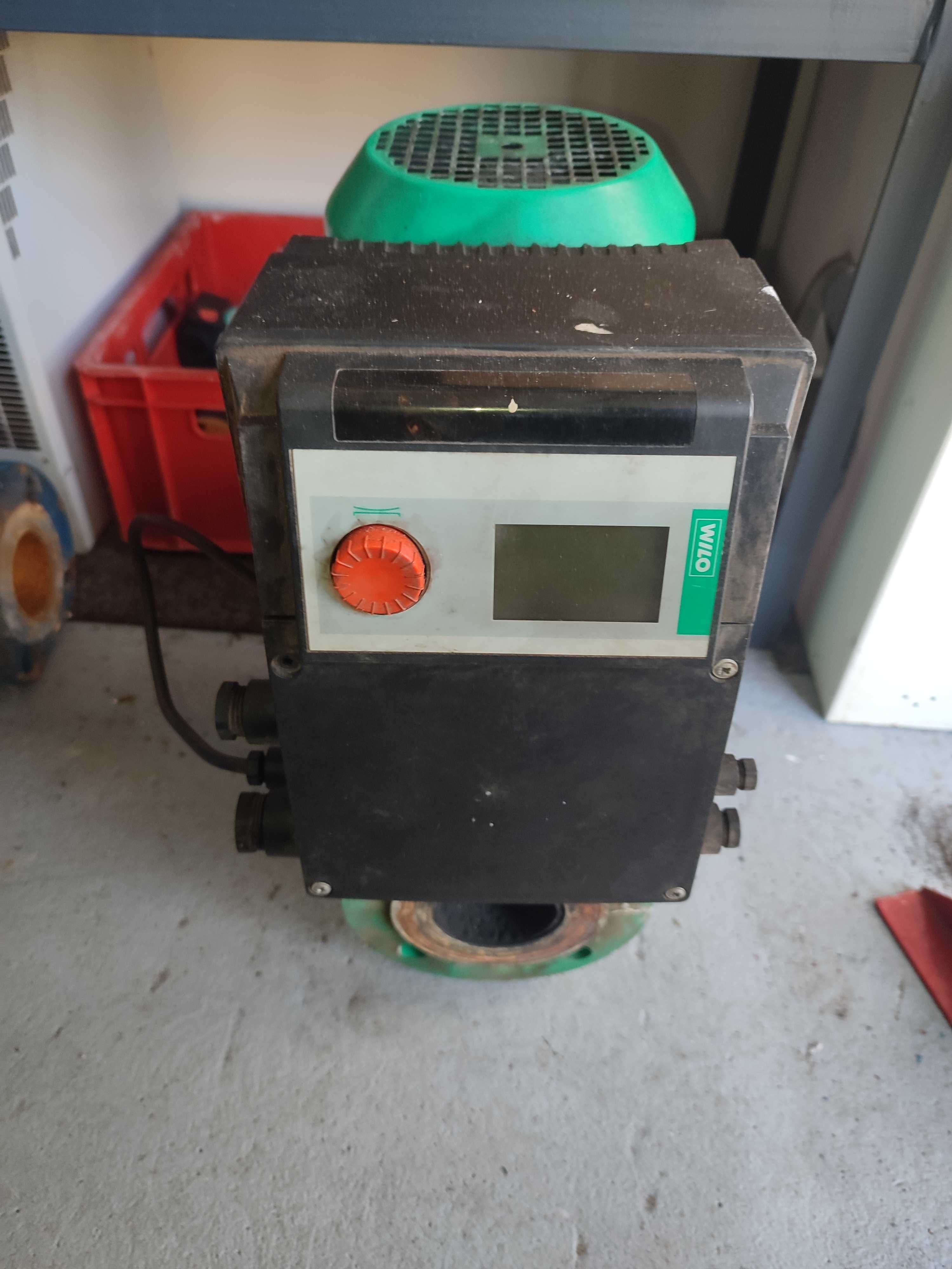 Pompa obiegowa Wilo IP-E 65/115-1,5/2 Dużą pompa z falownikiem