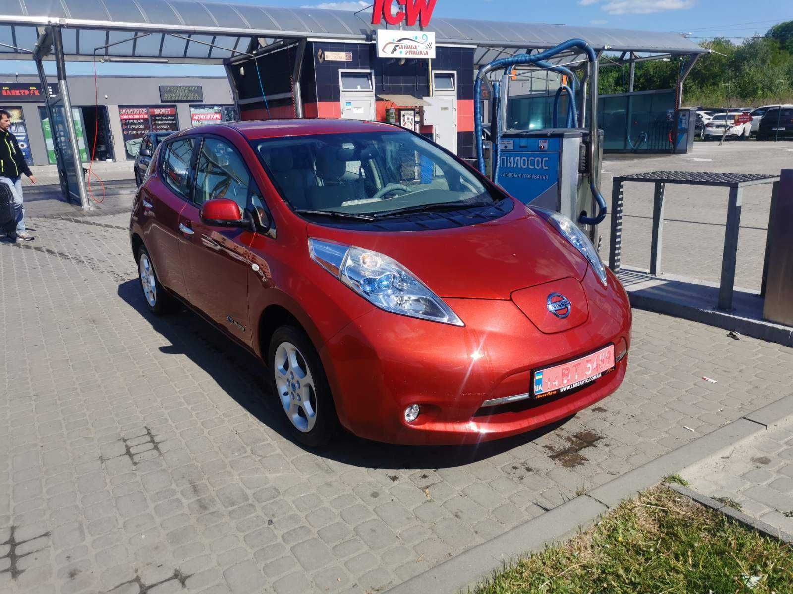 Продам Nissan Leaf