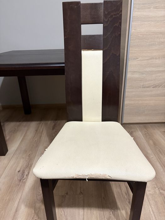 Stół rozkładany plus 4 krzesła