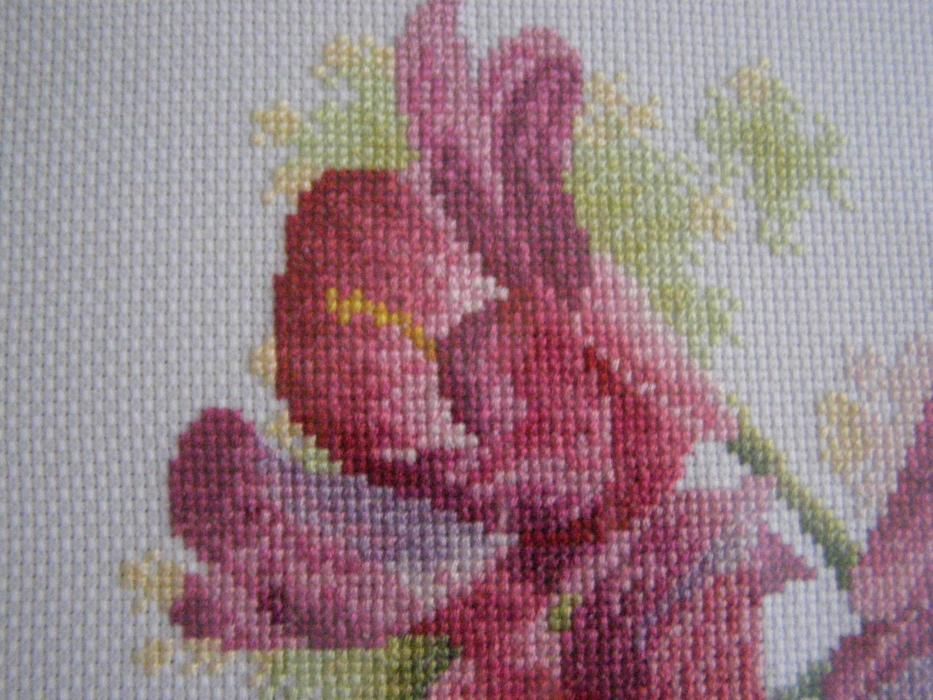 Вишита хрестиком картина - квіти в сучасному стилі