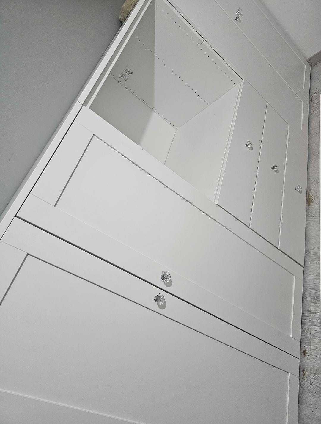 IKEA Sideboard Guardafatos com varoes e prateleiras