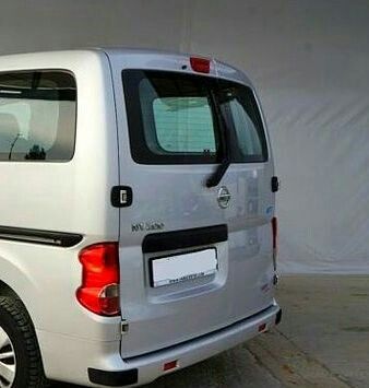 Заднее стекло Nissan nv200