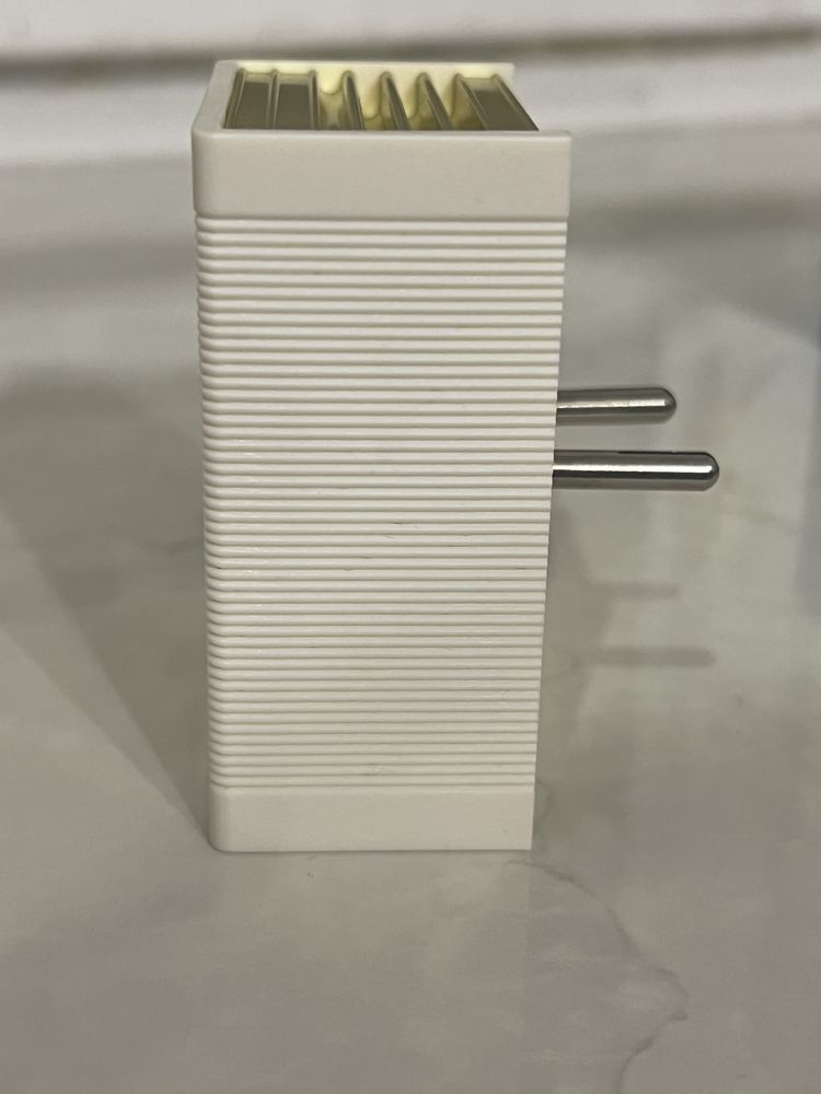 Понижувач напруги з 220 на 110/120V 1600W ,конвертер ,перетворювач.