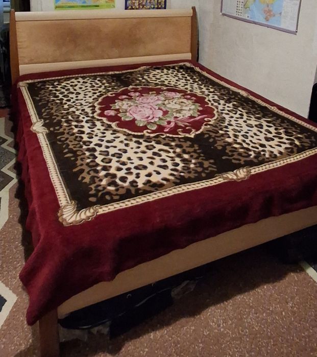 Продам  ліжко з матрасом