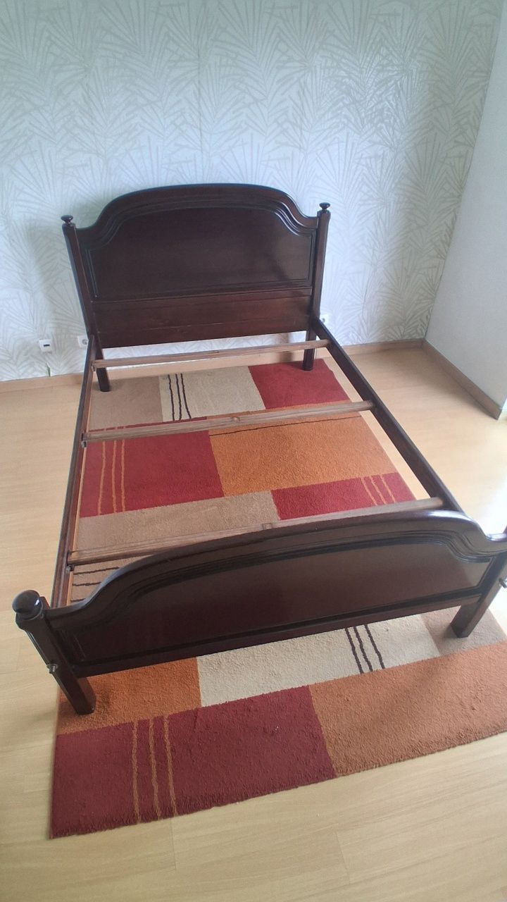 Cama de casal com colchão