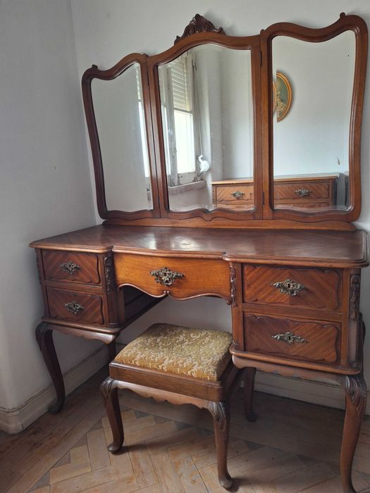 Mobília usada de quarto .