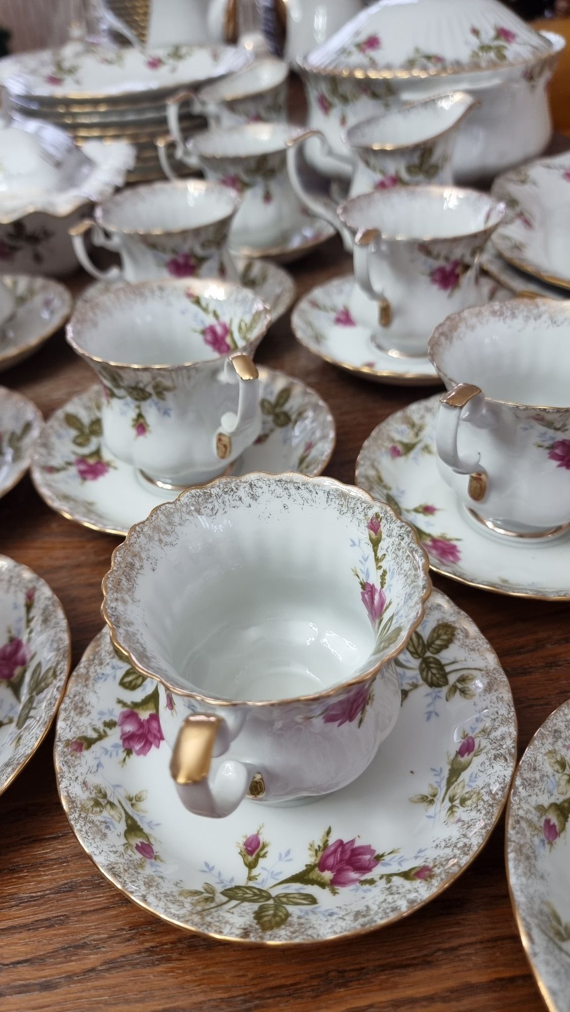 Komplet porcelany z firmy Chodzież model Iwona