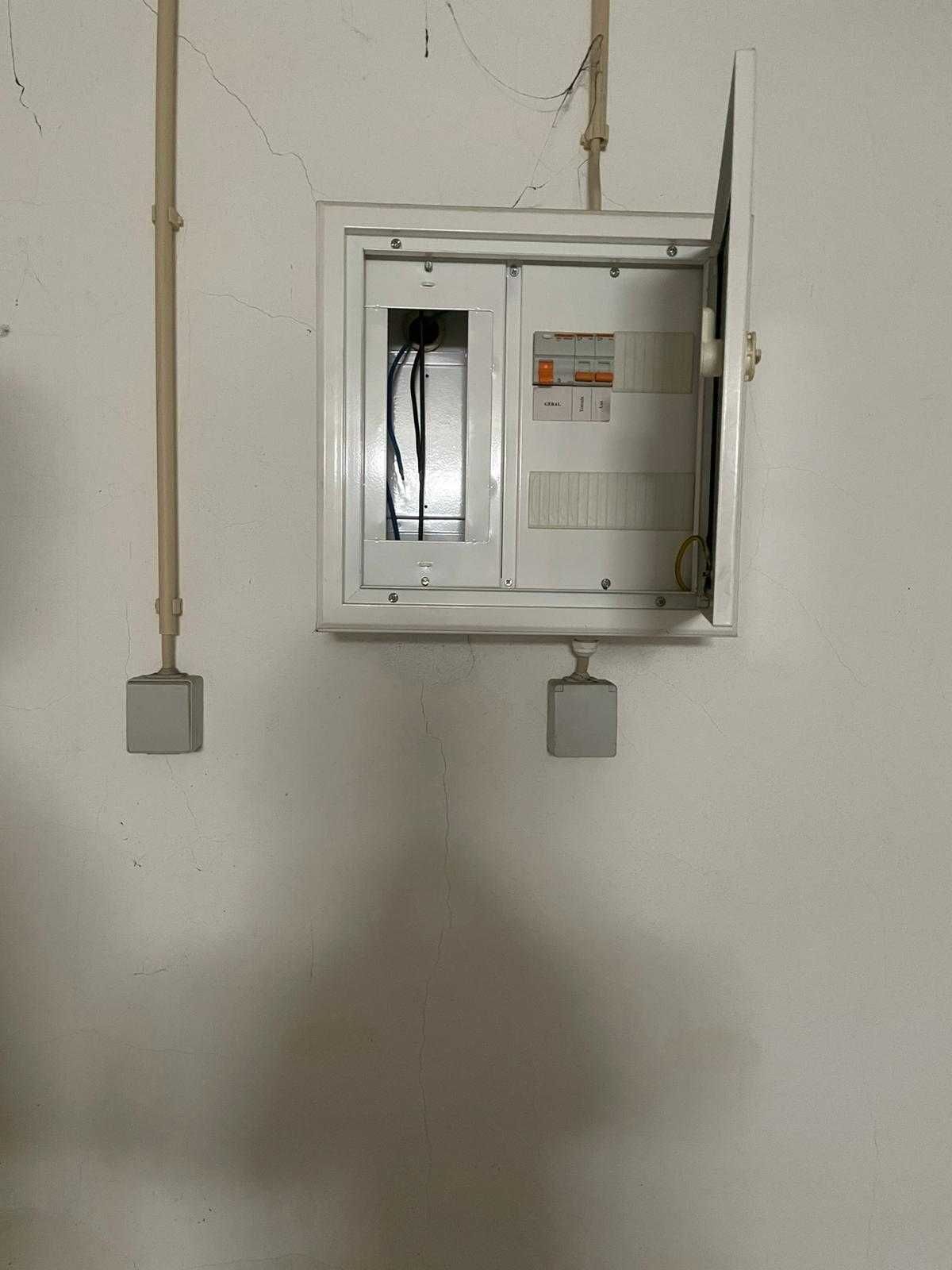 Garagem de 50m2 - centro de Almeirim.