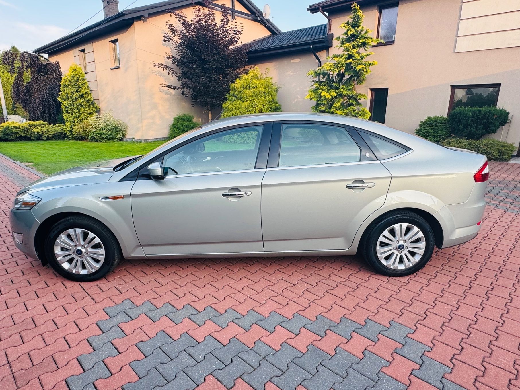 Ford Mondeo • 1.6 • Benzyna • 66.000 km • GHIA • Alufelgi •