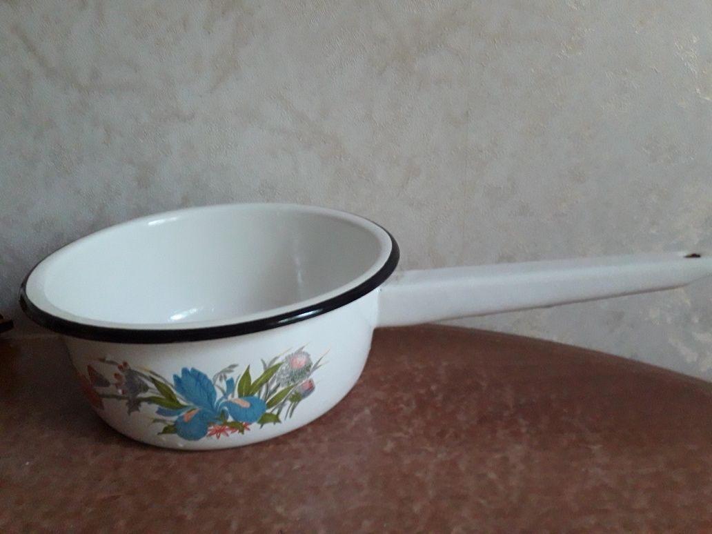 Ковшик эмалированной с ручкой 1.2 л