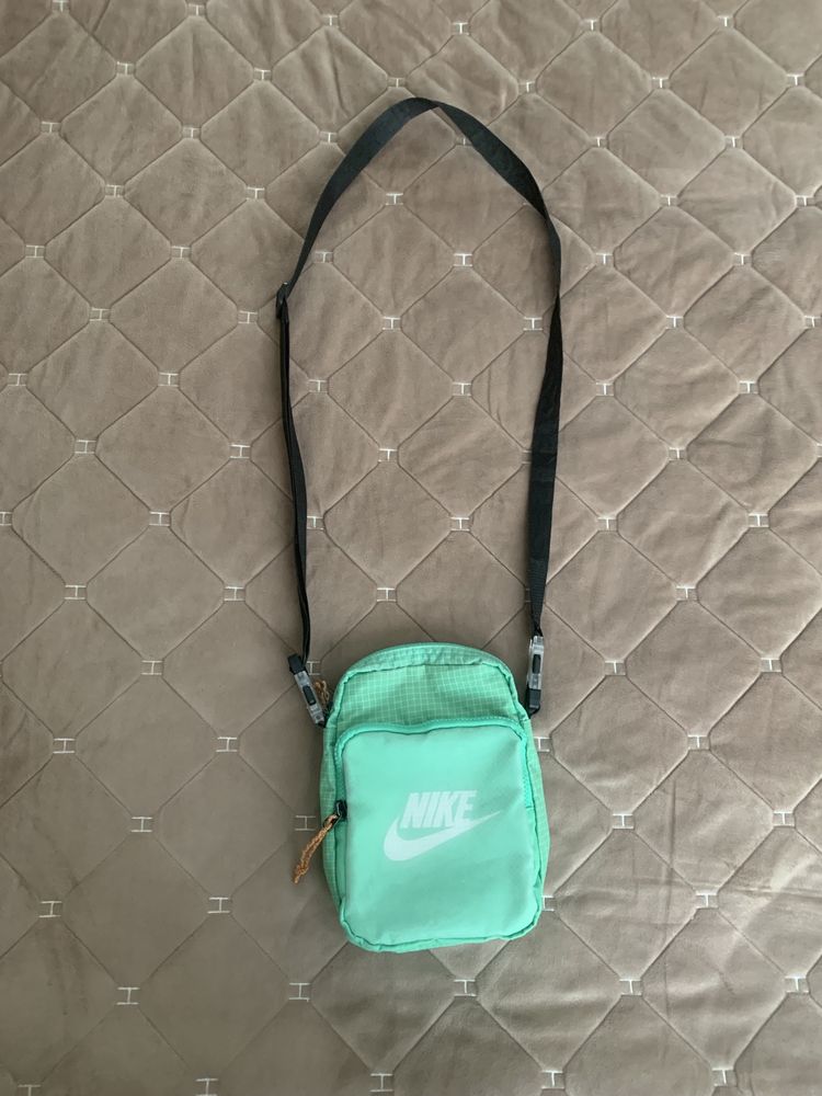 Продам месенджер nike