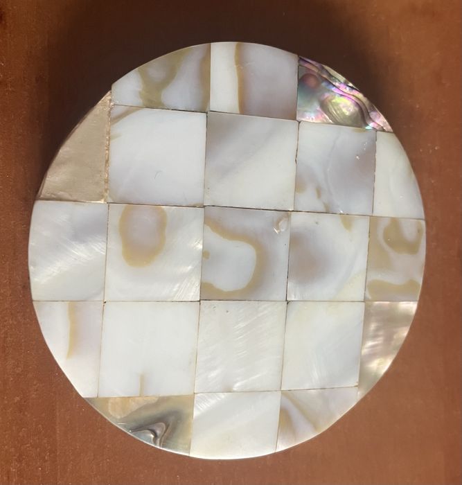 Stara puderniczka masa perlowa