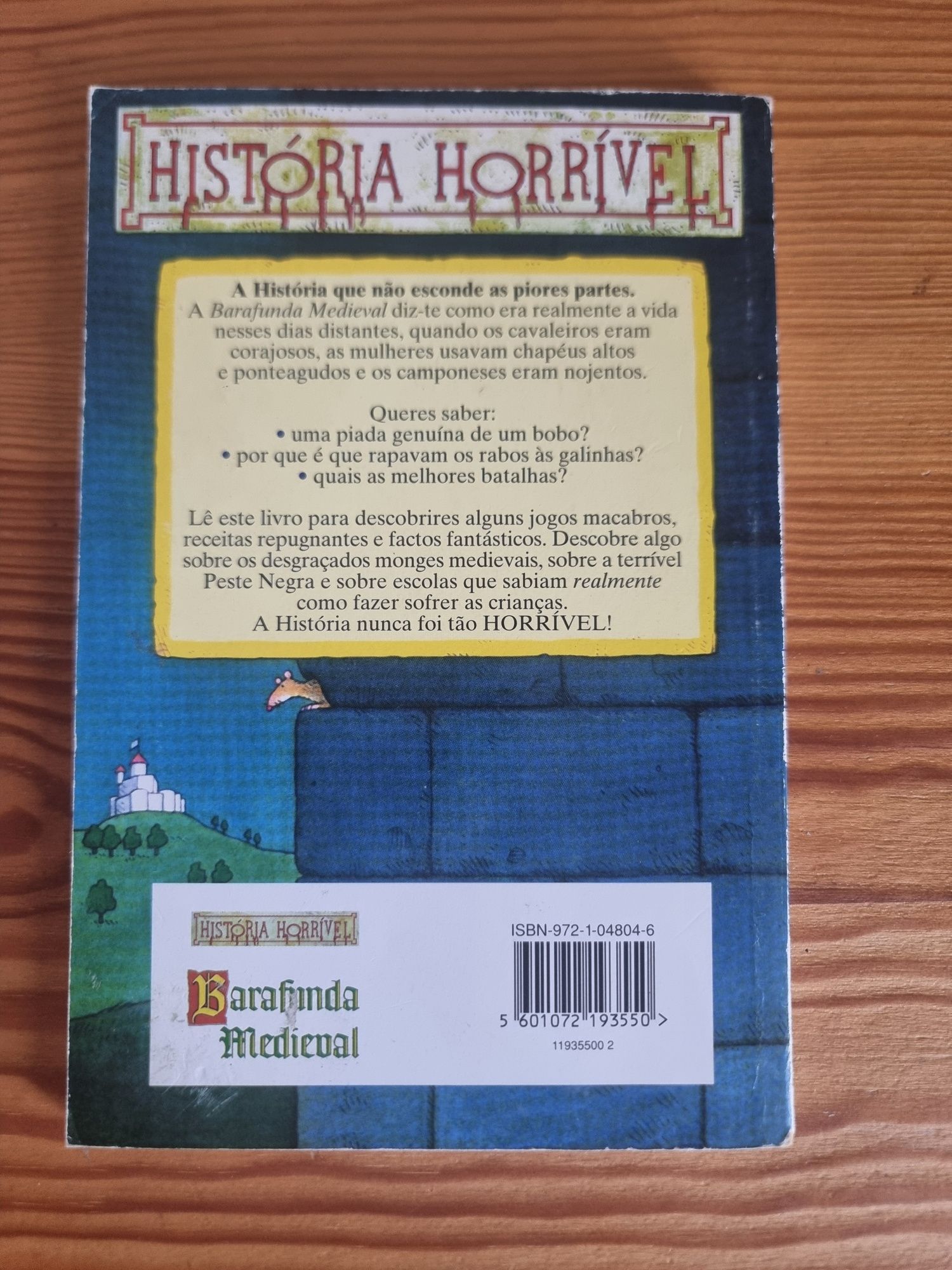 Livro juvenil "História Horrível: Barafunda Medieval" Terry Deary