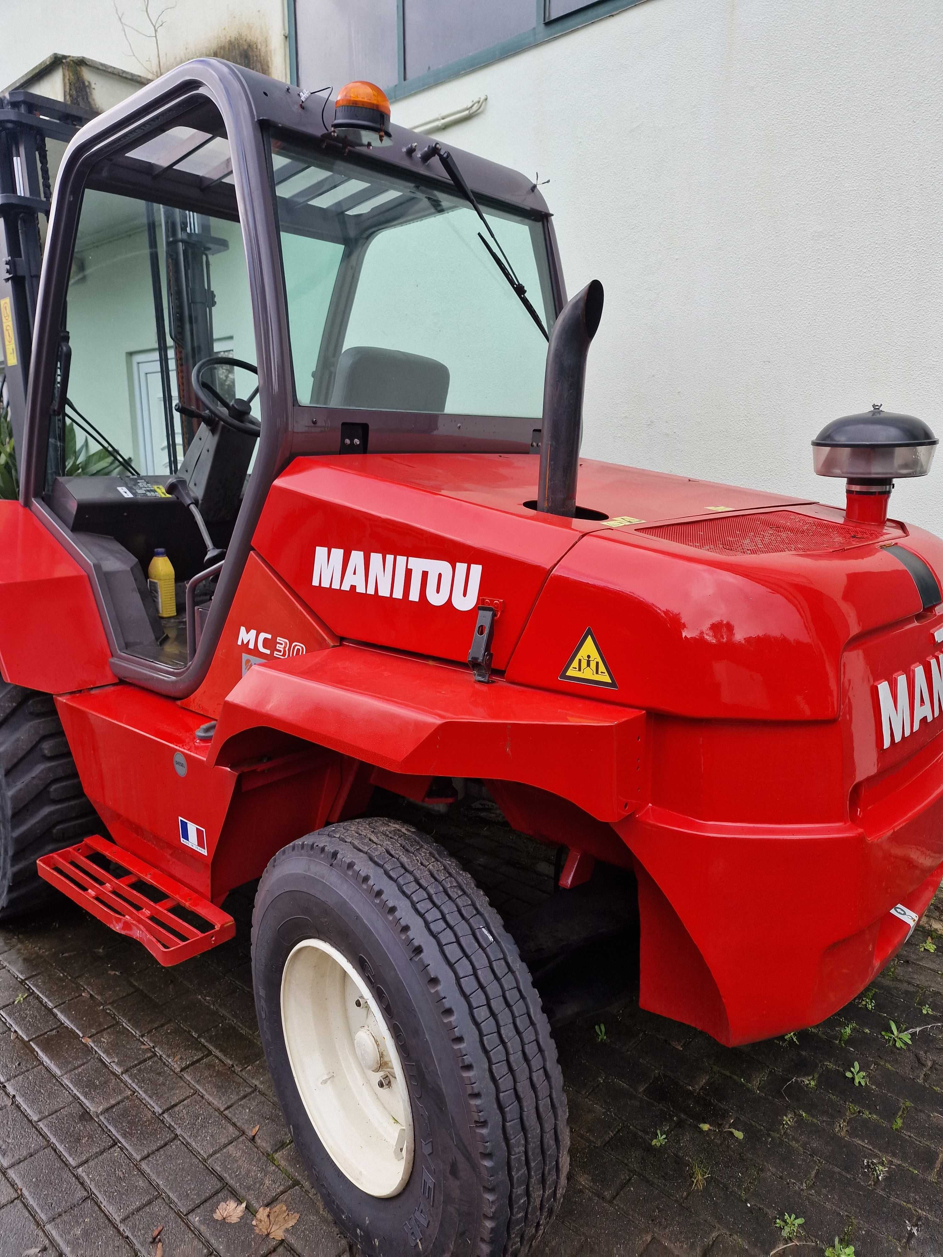 Manitou MC30 - Empilhador todo terreno