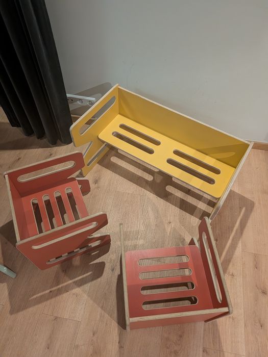 Zestaw drewnianych mebli modułowych Smating - stolik i 2 krzesła