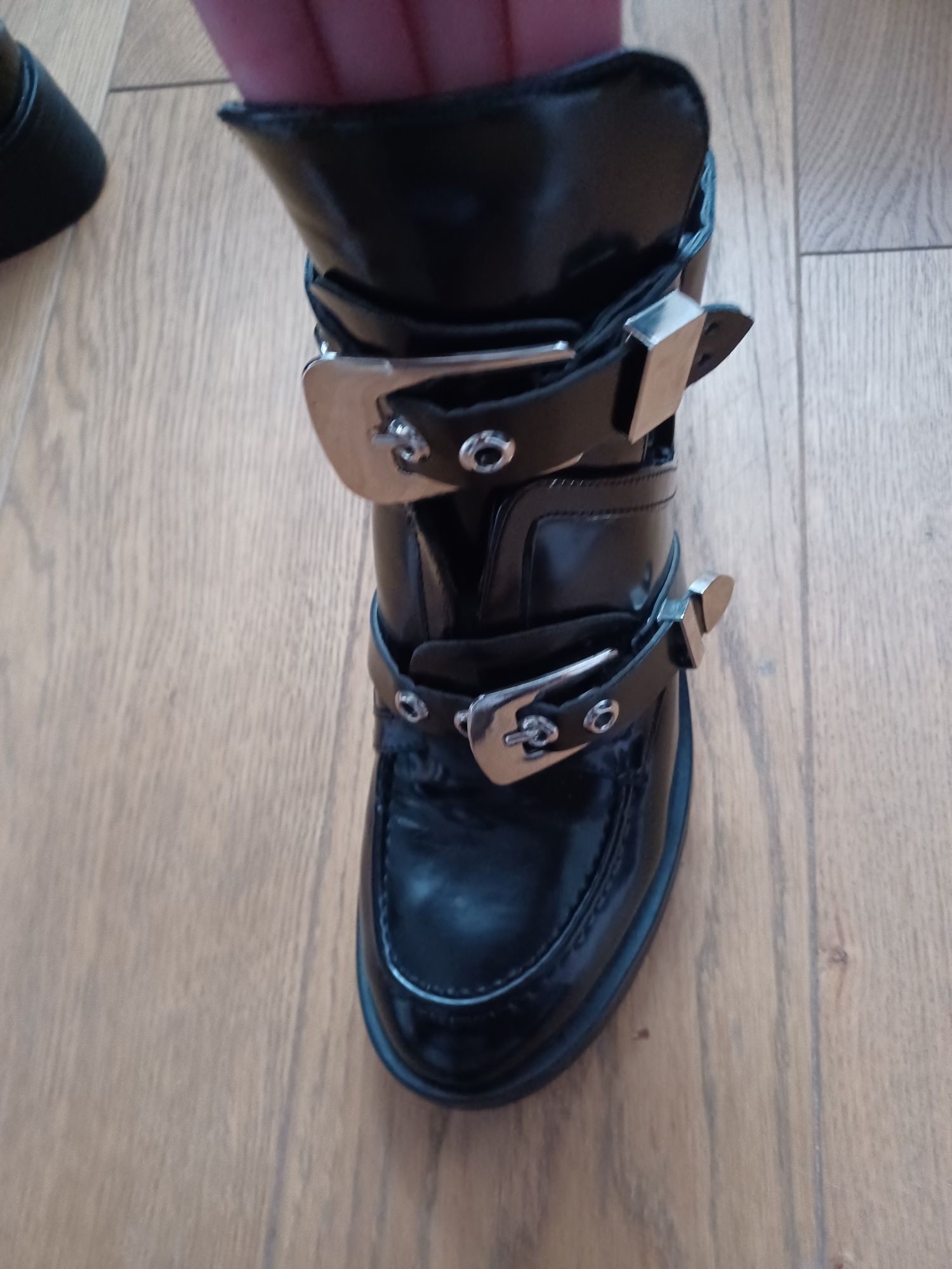Buty damskie lakierowane