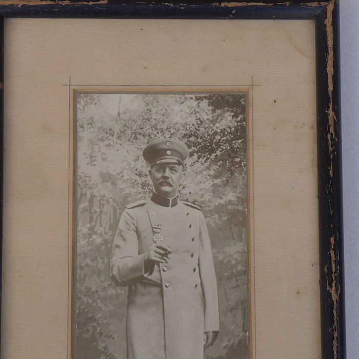 Oryginalne stare zdjęcie, stara fotografia w ramce  Żołnierz