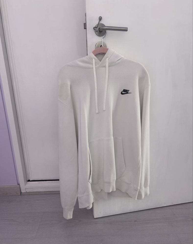 Sweet da Nike de tamanho L (com umas pequenas manchas)!