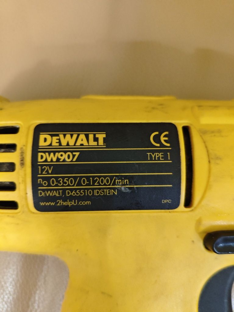 Шуруповерт DeWalt