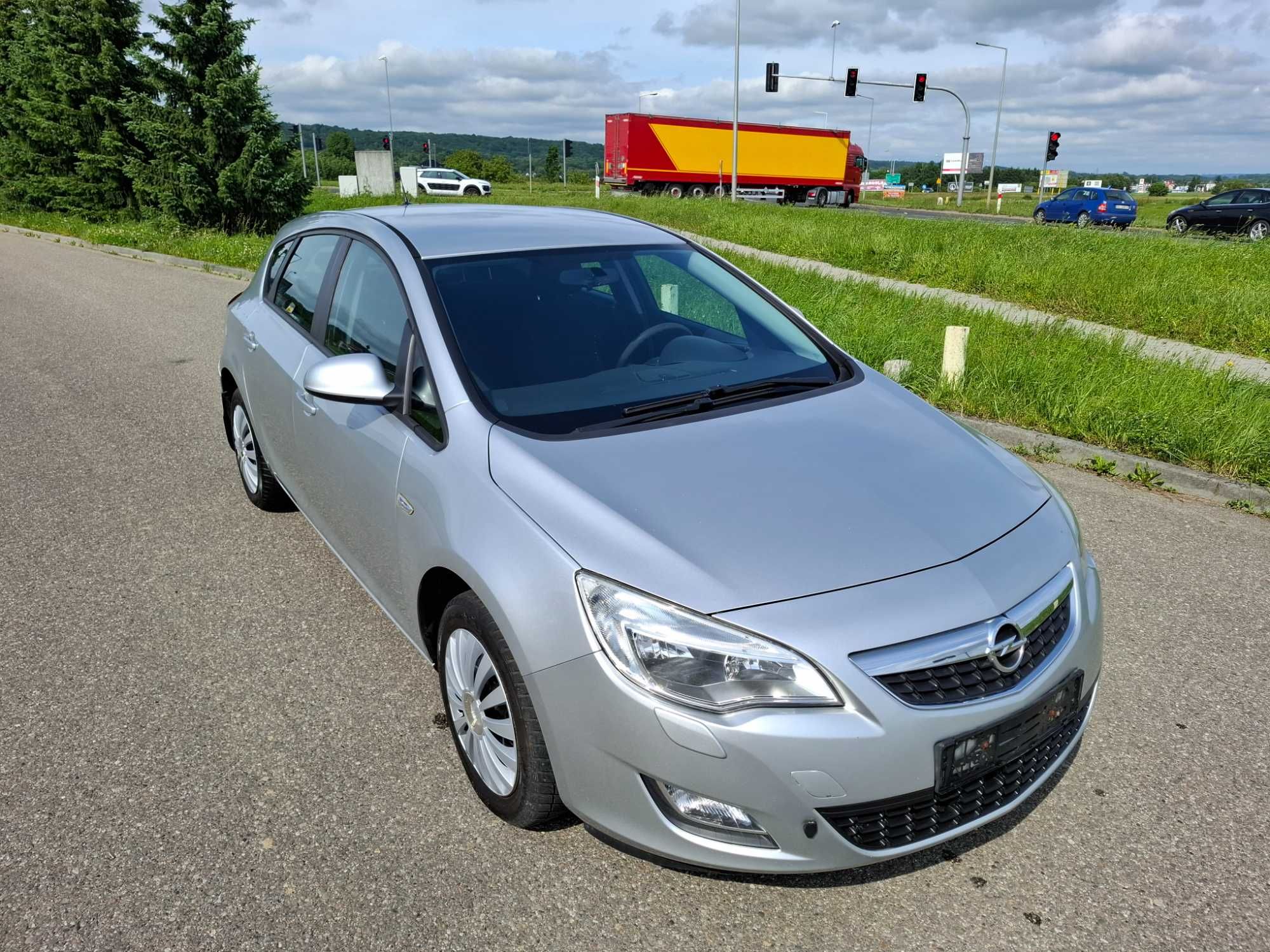 Opel Astra J 1.7 CDTI 110KM 2012r Klima 6 Bieg