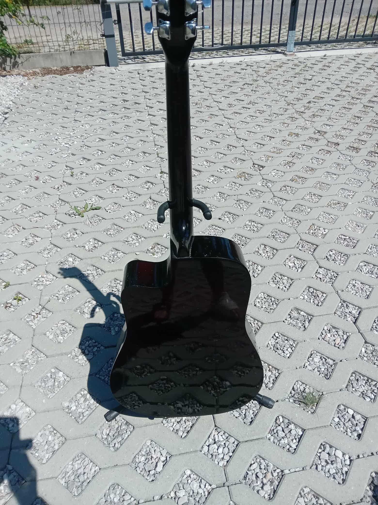 Gitara elektroakustyczna z cutawayem