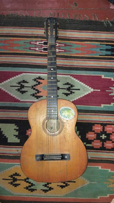 Гітара 7 струн ( зроблена на 6 струн)