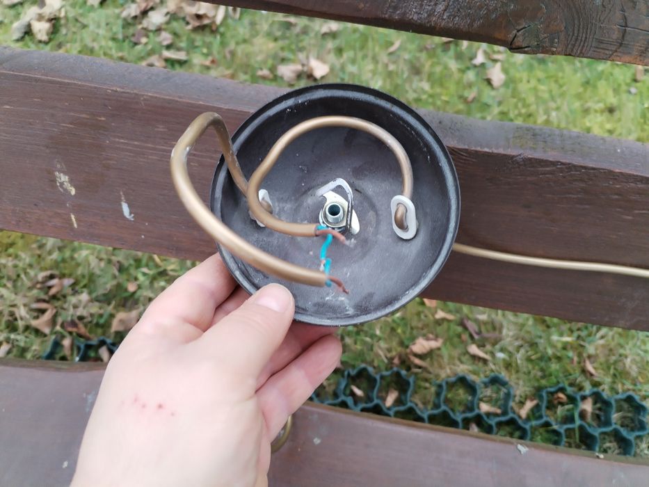 Ładna wisząca lampa