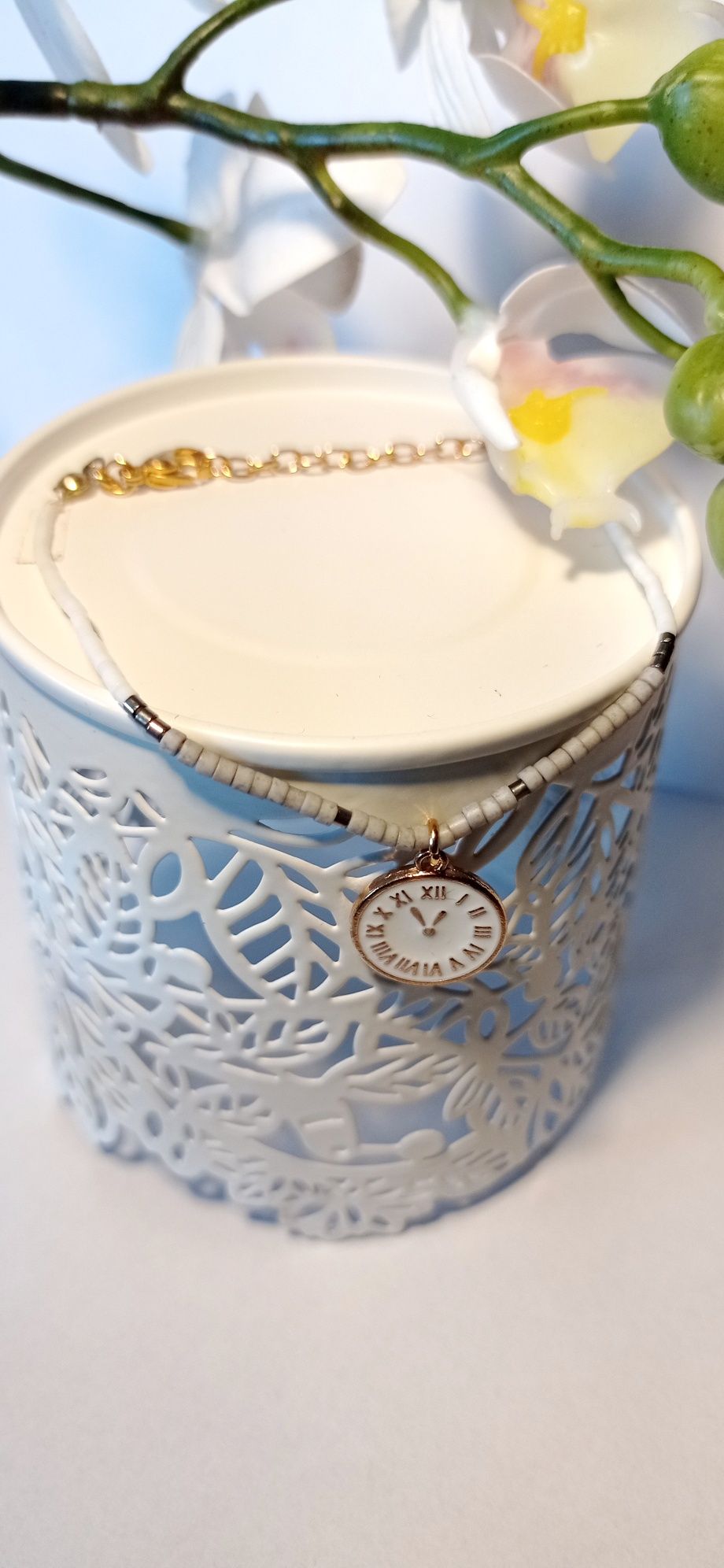 Bransoletka handmade pozłacana koraliki Miyuki biały szary zegar