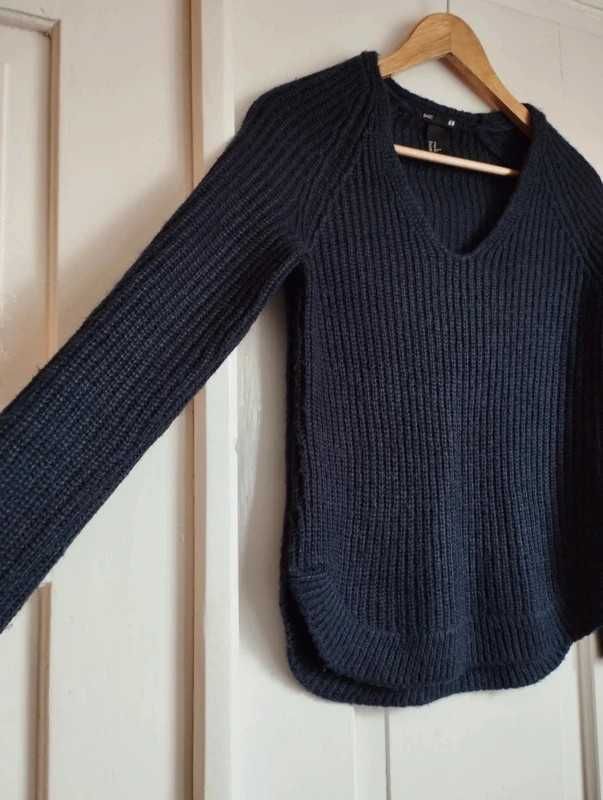 Nowy granatowy sweter H&M rozmiar XS/34/6 z dekoltem V dzianinowy