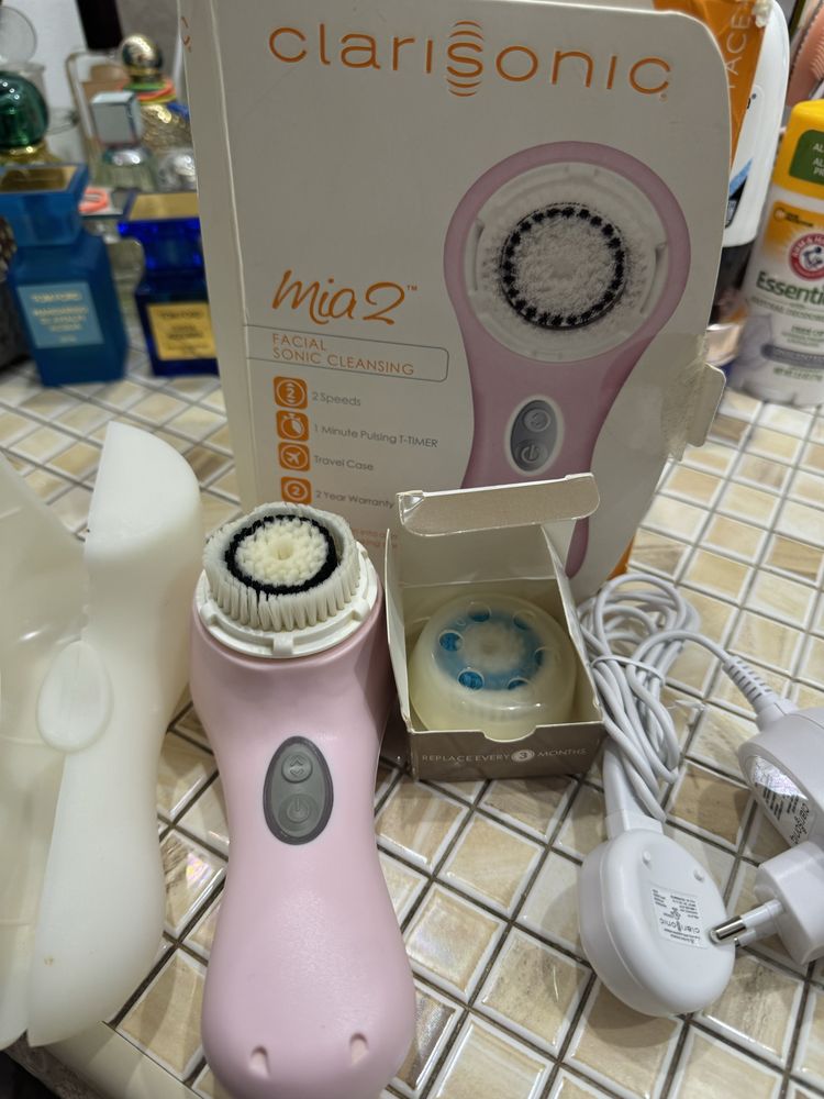Апарат для ультразвукового очищення обличчя Clarisonic Mia 2.