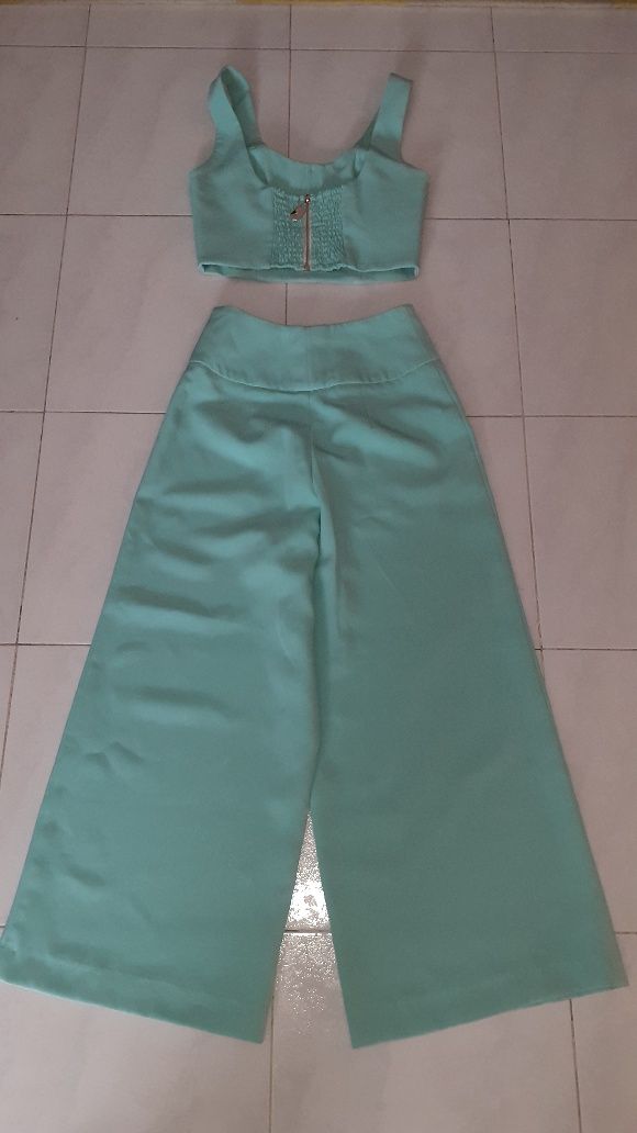 ( Conjunto) Top Crop e Pantalonas ( SAHOCO) C/ Novo