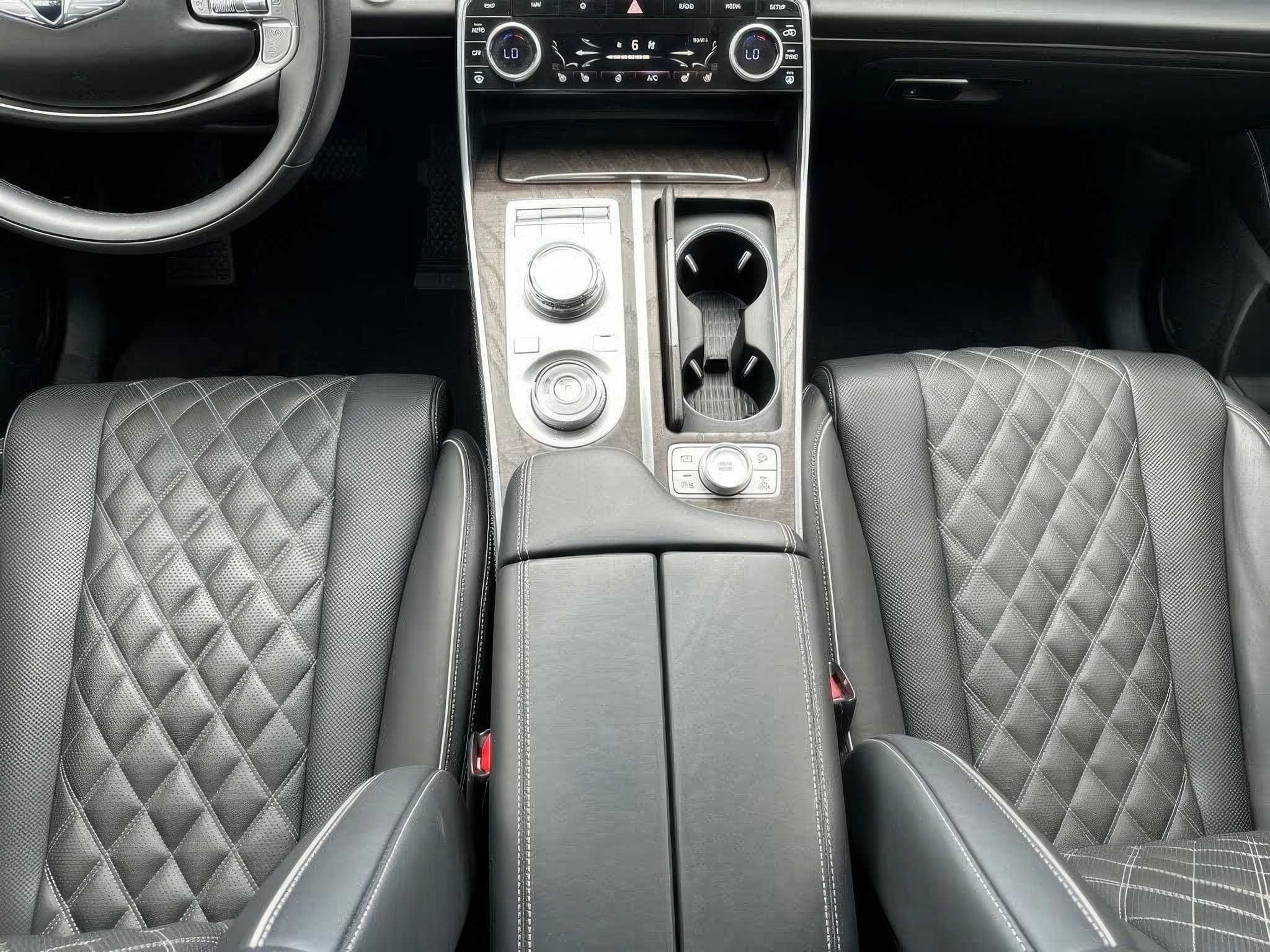 Genesis	GV80		 	2024
