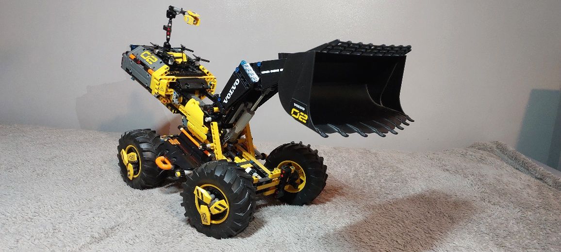 Lego Technic Volvo ładowarka kołowa ZEUX 42081